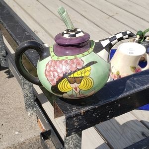 Exquisite Lady Tea Pot